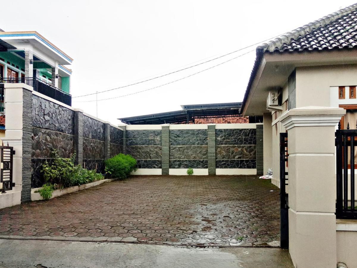 מג'לנגקה Wisma Andali Syariah Near Rsud Cideres מראה חיצוני תמונה